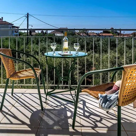 Alexandra Apartment *